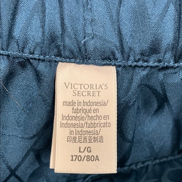 Victoria's Secret Satin 2 PC Short Pajama Set Women L Navy Blue Allover VS Logo - Picture 10 of 10